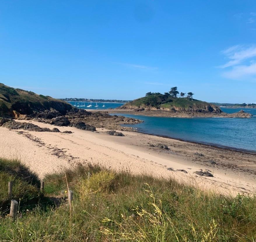 Magnifique Bas De Villa Deux Chambres Situe Pres Des Plages Et Du Golf Saint-Briac-sur-Mer ภายนอก รูปภาพ